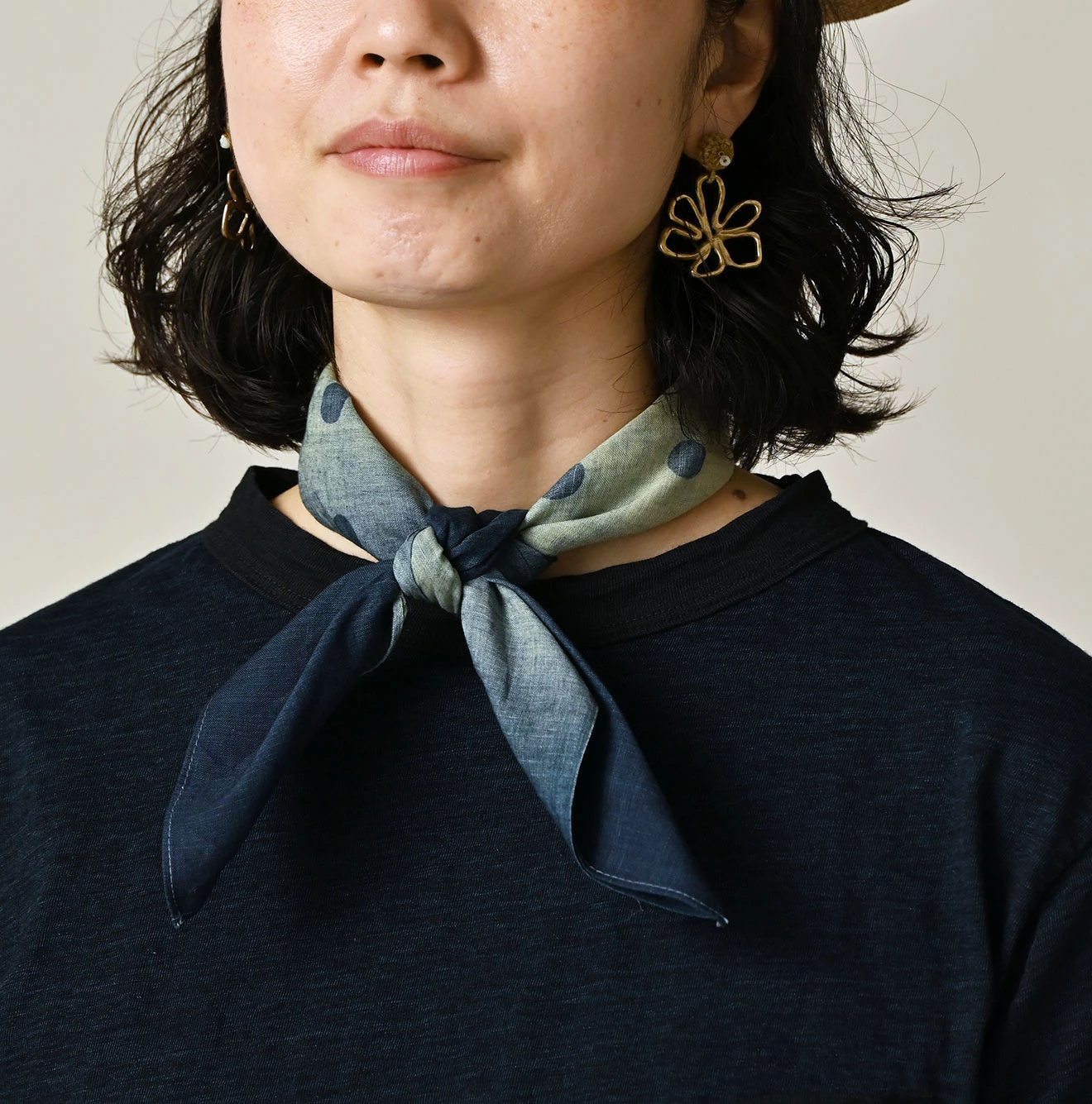 45R(フォーティファイブアール) |クレリックアーチロゴプリントの908Tシャツ（インディゴ）