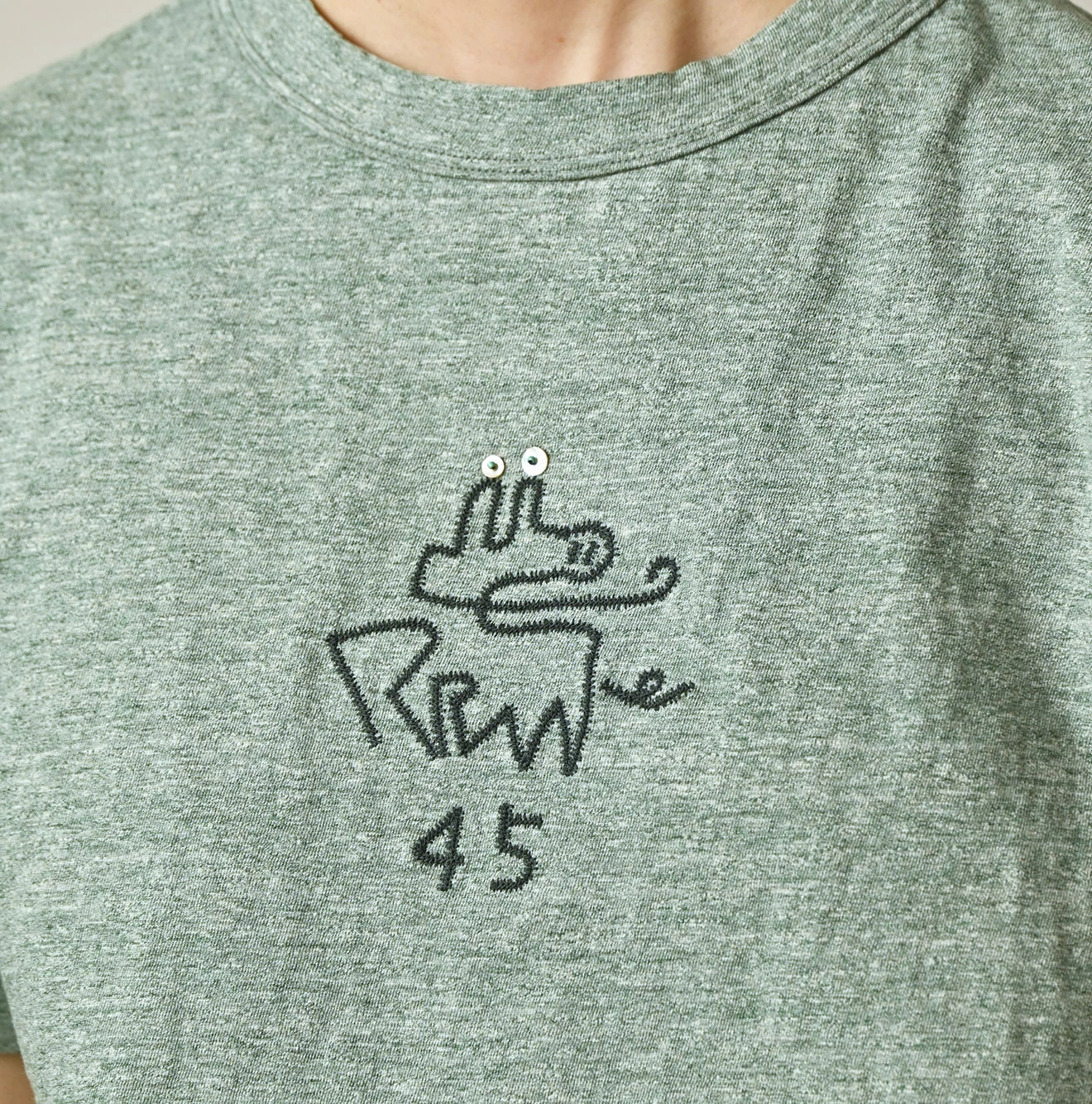 45R(フォーティファイブアール) |ナスッピー刺繍の908Tシャツ（トップ）