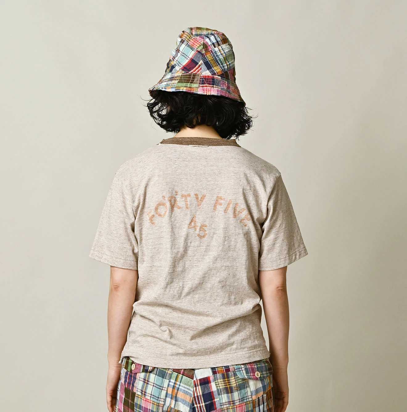 45R(フォーティファイブアール) |クレリックアーチロゴプリントの908Tシャツ（トップ）