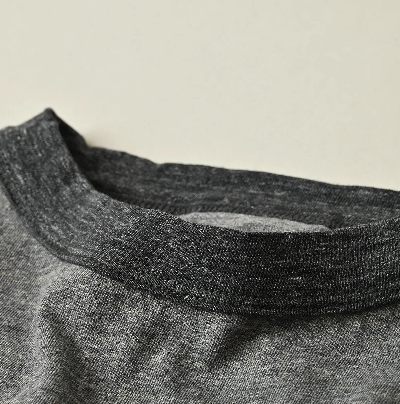 45R(フォーティファイブアール) |クレリックアーチロゴプリントの908Tシャツ（トップ）