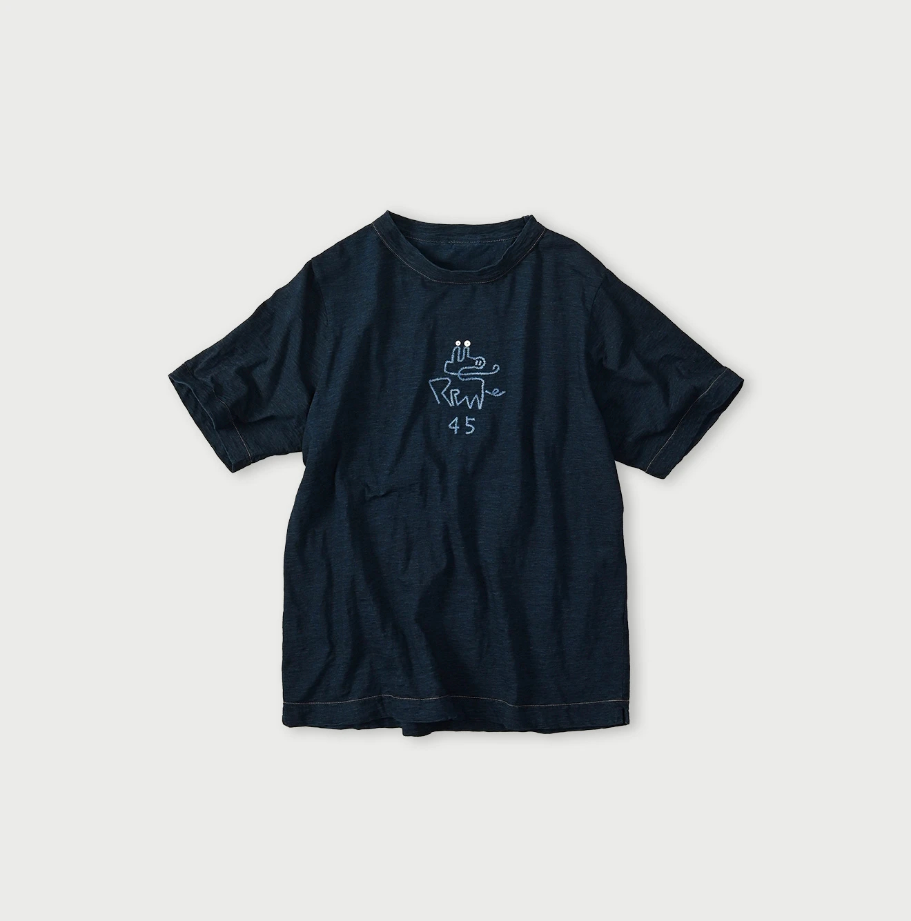 45R(フォーティファイブアール)| ナスッピー刺繍の908Tシャツ 45R(フォーティファイブアール)| ナスッピー刺繍の908Tシャツ
