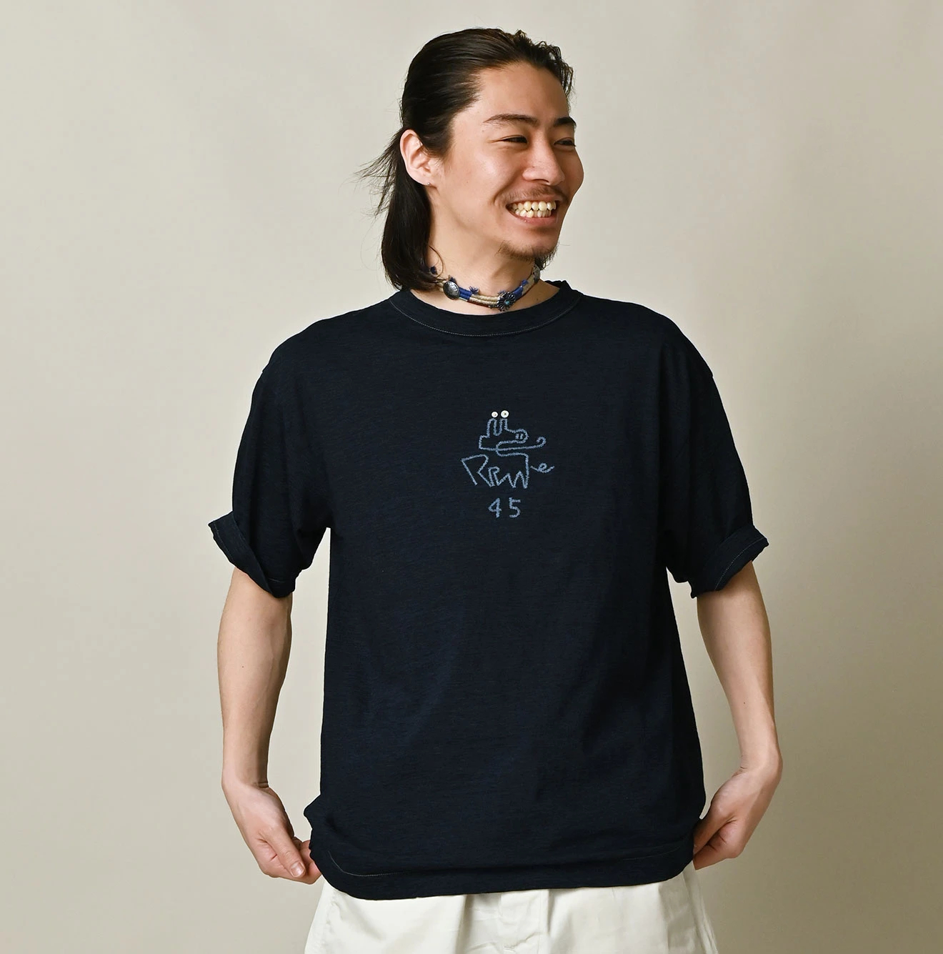 45R（フォーティファイブアール）| ナスッピー刺繍の908Tシャツ