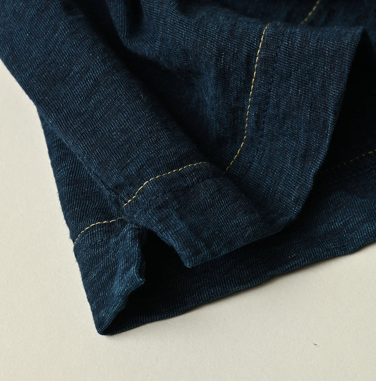 45R（フォーティファイブアール）| ナスッピー刺繍の908Tシャツ