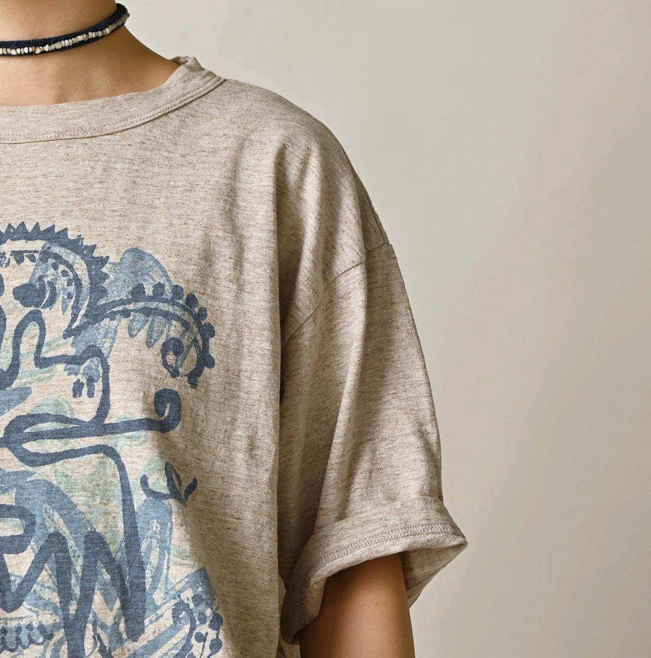 45R(フォーティファイブアール) |ナスッピープリントの908オーシャンTシャツ（トップ）