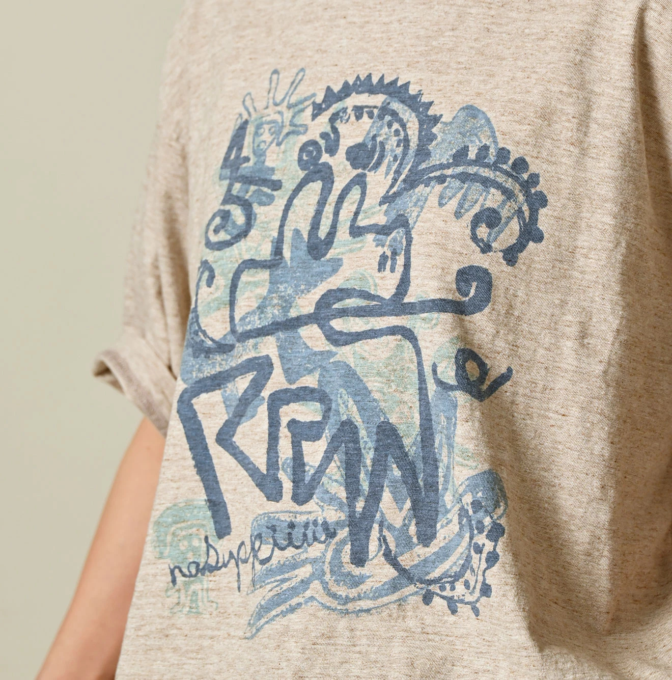 45R(フォーティファイブアール) |ナスッピープリントの908オーシャンTシャツ（トップ）