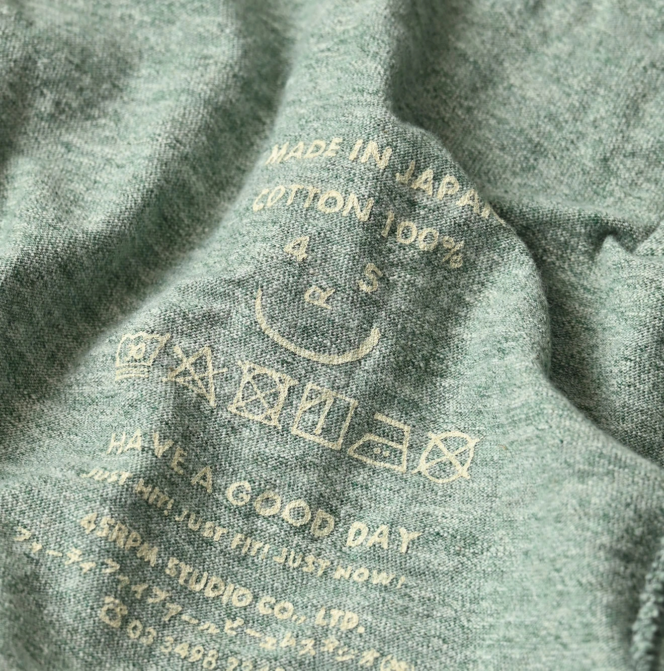 45R(フォーティファイブアール) |ナスッピープリントの908オーシャンTシャツ（トップ）