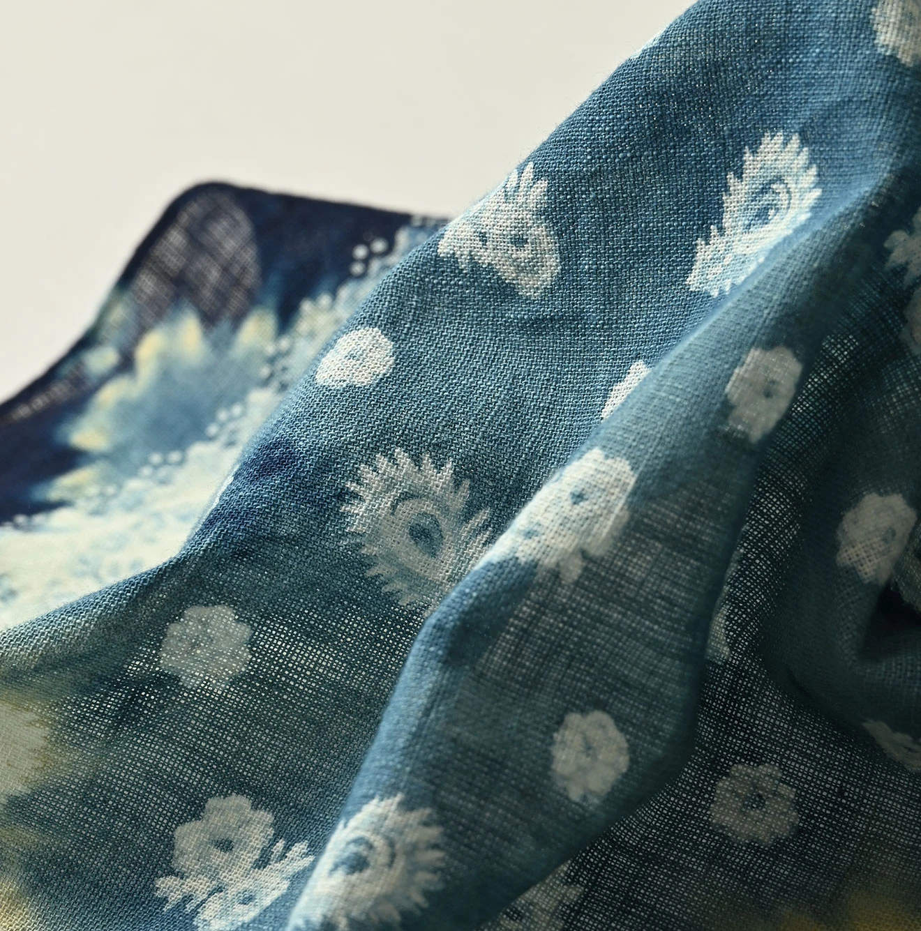 45R(フォーティファイブアール) |ガーゼの花あらしバンダナ（インディゴ）