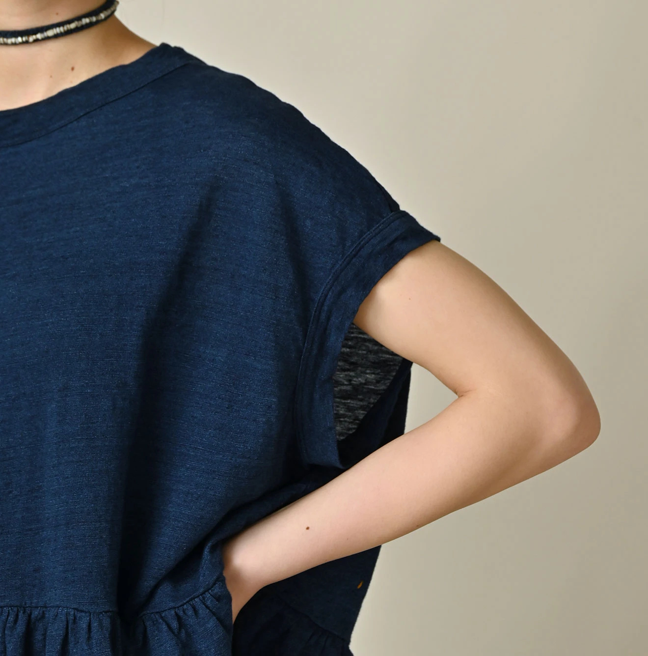 45R(フォーティファイブアール) |ONEONE 宝物のリネン天竺ギャザーMキャミ（インディゴ）