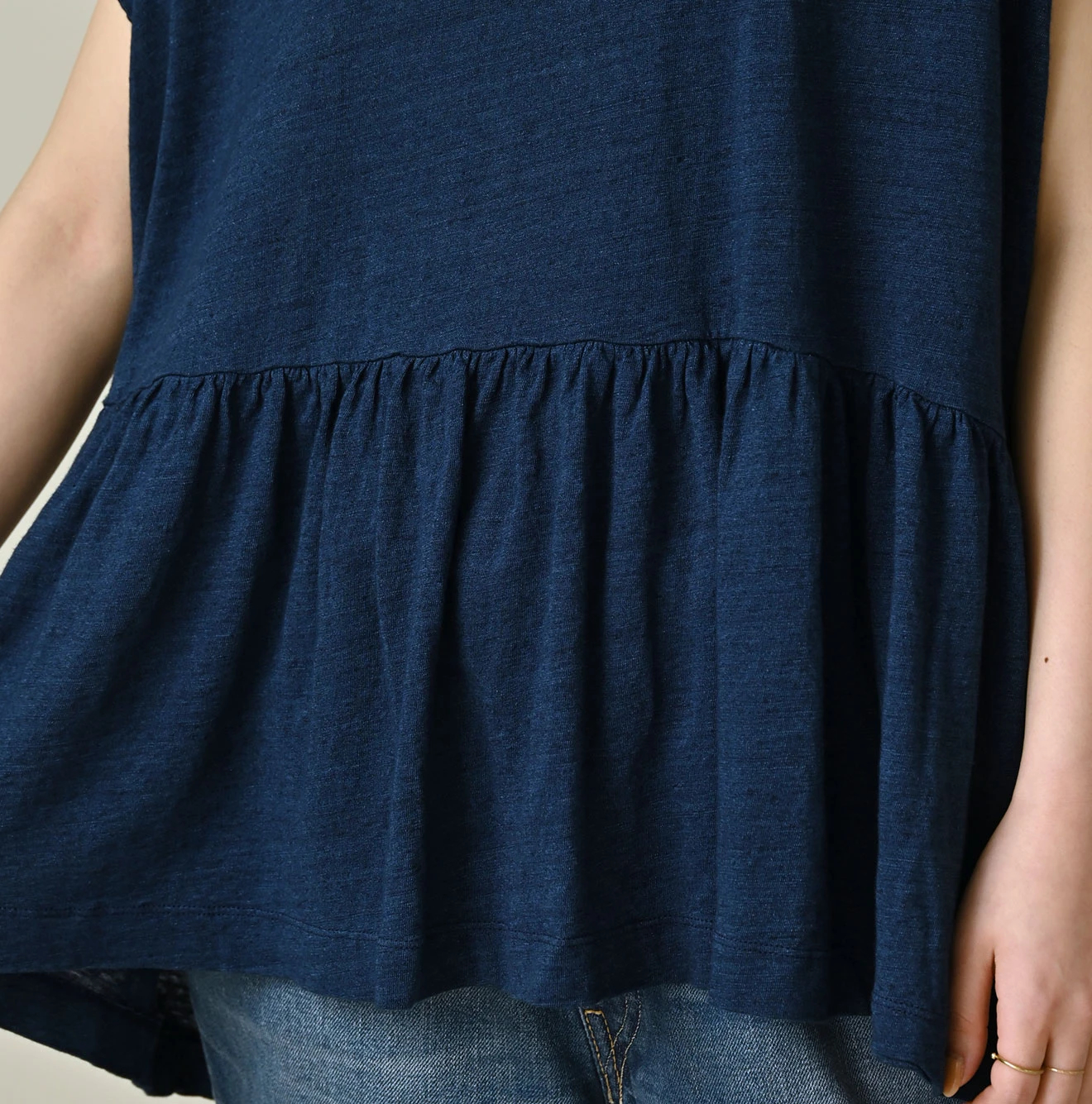 45R(フォーティファイブアール) |ONEONE 宝物のリネン天竺ギャザーMキャミ（インディゴ）
