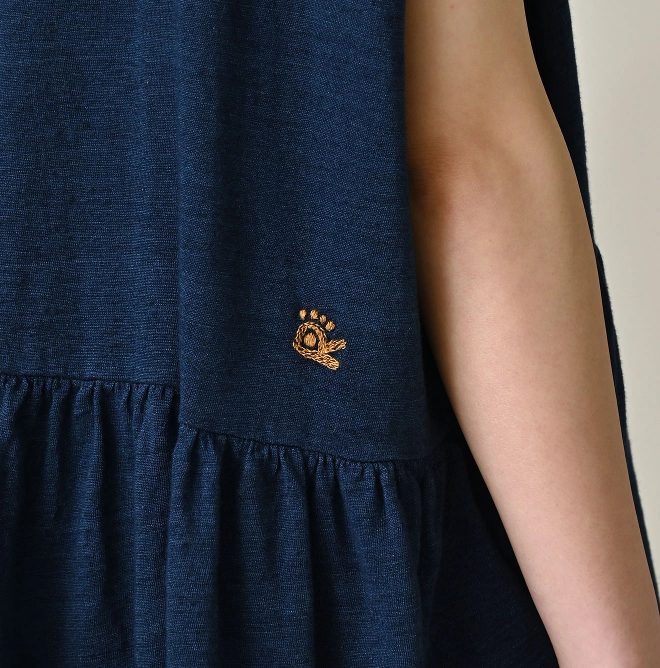 45R(フォーティファイブアール) |ONEONE 宝物のリネン天竺ギャザーMキャミ（インディゴ）