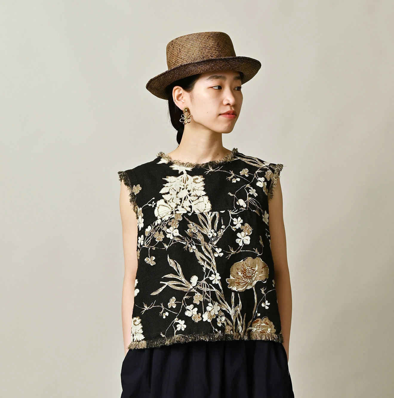 45R(フォーティファイブアール) |ギマゴザダックリンネルプリントのノースリーブトップ