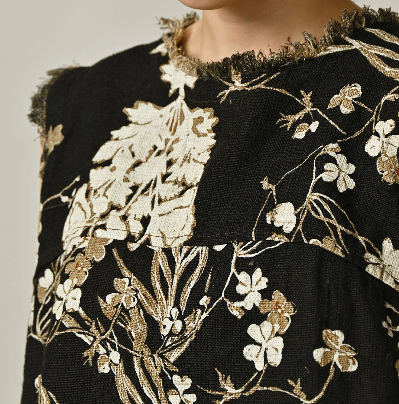 45R(フォーティファイブアール) |ギマゴザダックリンネルプリントのノースリーブトップ