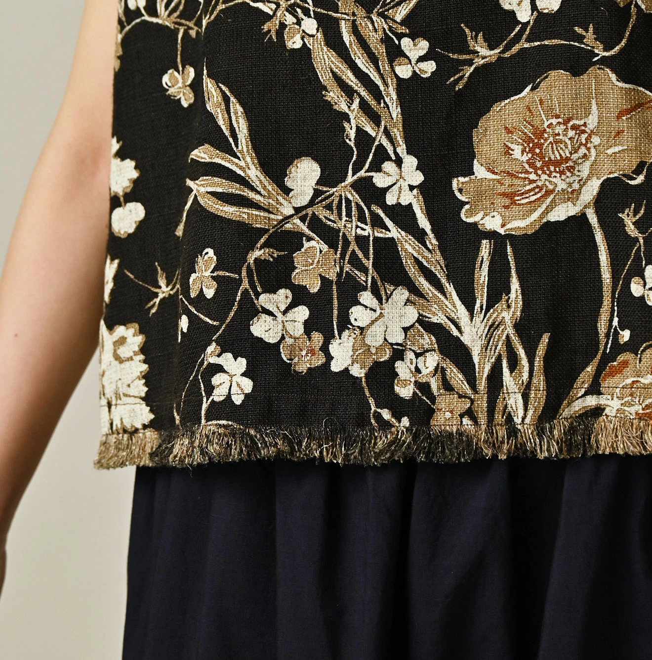 45R(フォーティファイブアール) |ギマゴザダックリンネルプリントのノースリーブトップ