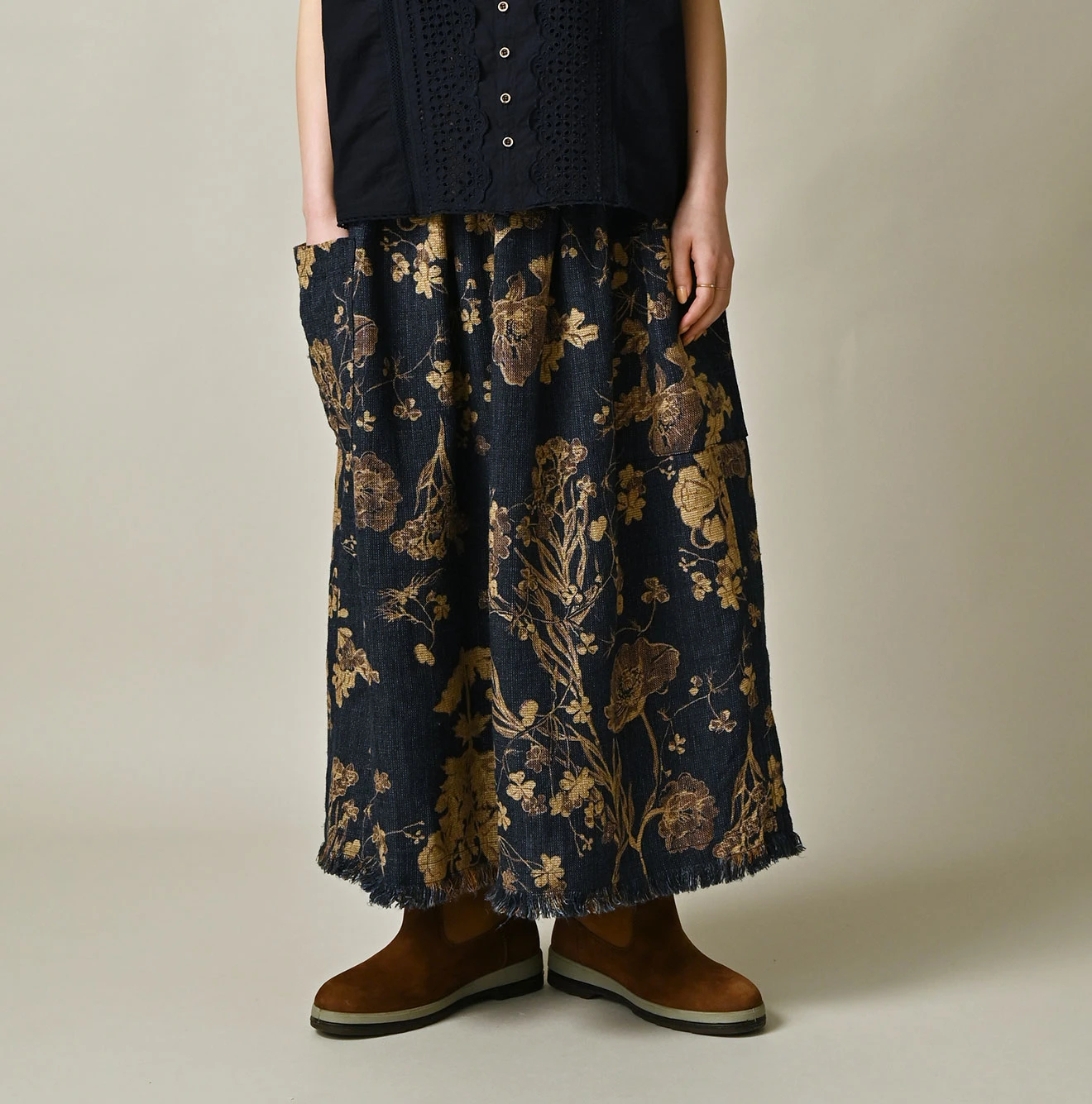 45R(フォーティファイブアール) |ギマゴザダックリンネルプリントのイージーエプロンスカート（インディゴ）