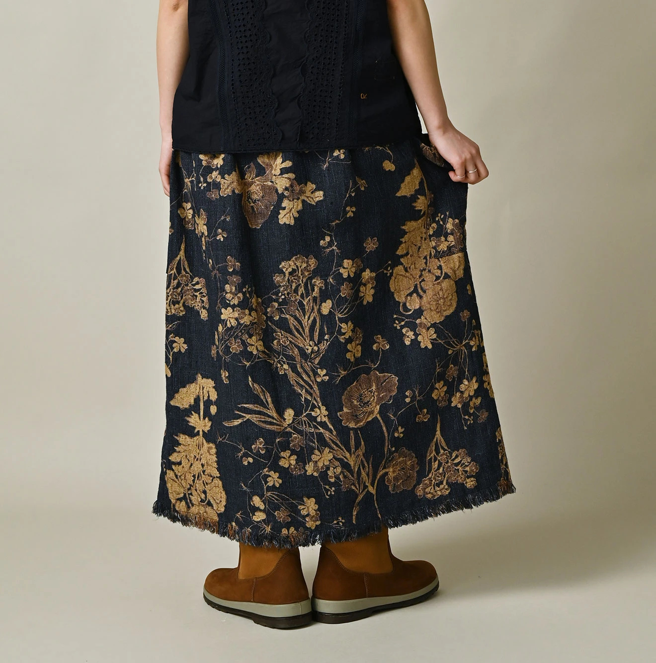 45R(フォーティファイブアール) |ギマゴザダックリンネルプリントのイージーエプロンスカート（インディゴ）