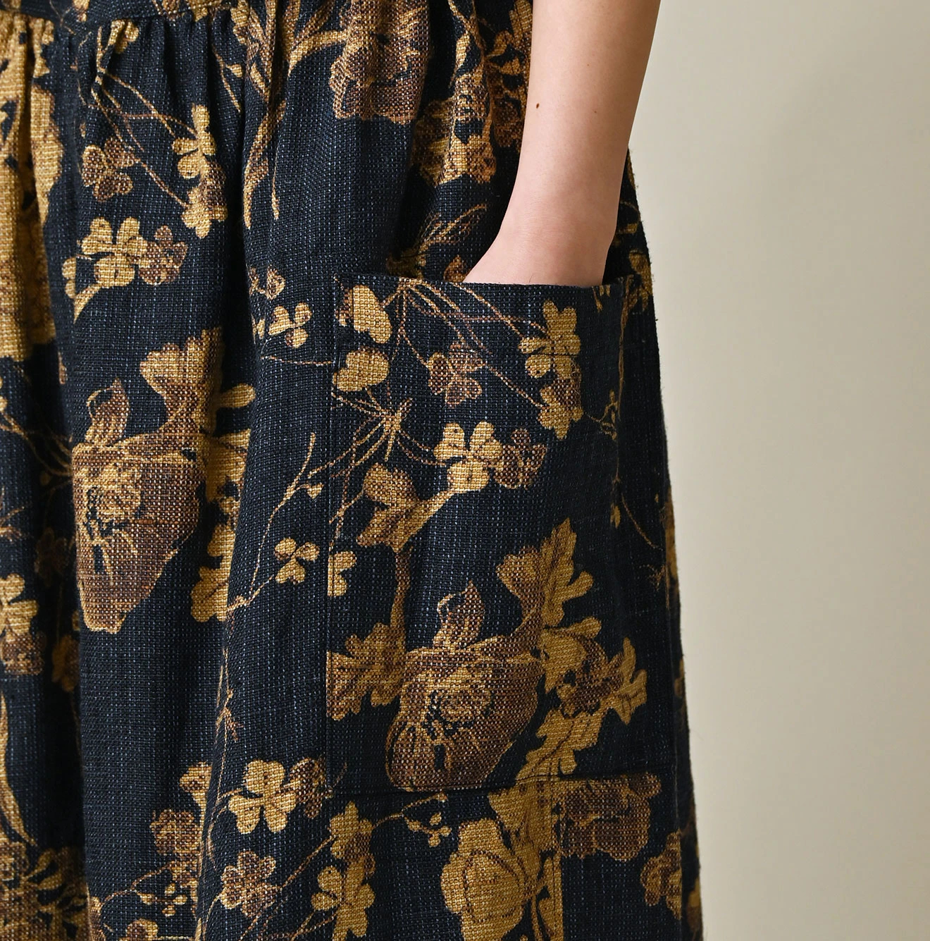 45R(フォーティファイブアール) |ギマゴザダックリンネルプリントのイージーエプロンスカート（インディゴ）