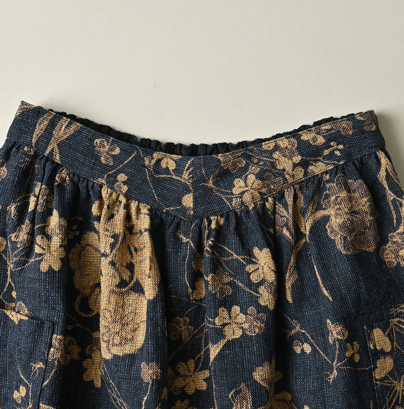 45R(フォーティファイブアール) |ギマゴザダックリンネルプリントのイージーエプロンスカート（インディゴ）