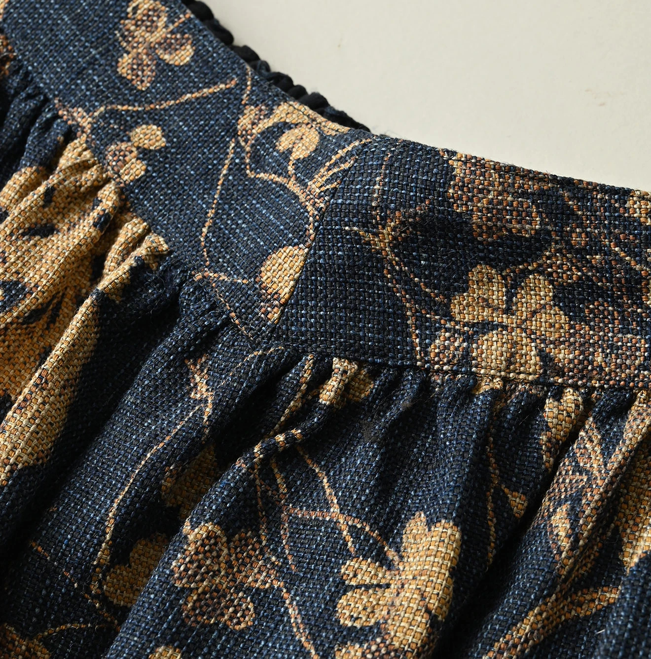 45R(フォーティファイブアール) |ギマゴザダックリンネルプリントのイージーエプロンスカート（インディゴ）