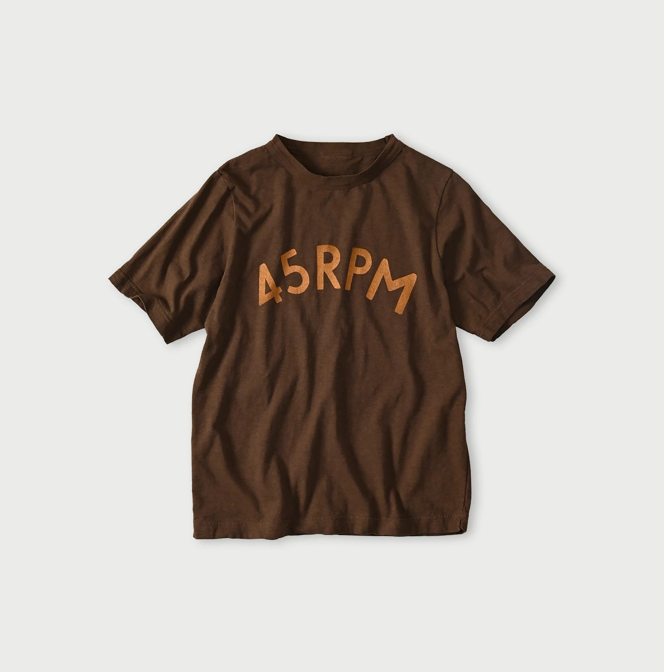 45R(フォーティファイブアール) |ビッグロゴプリントの908Tシャツ