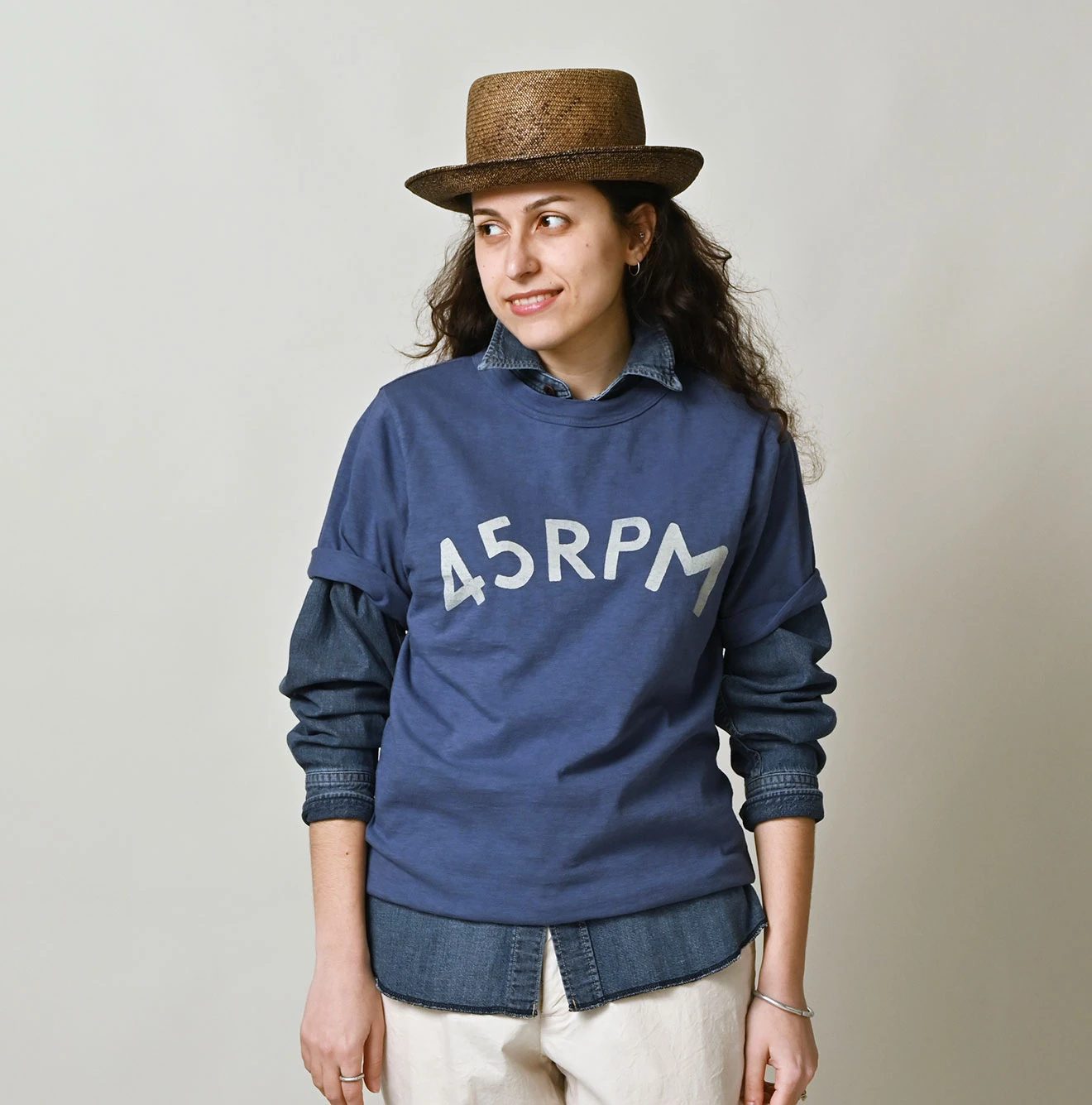 45R(フォーティファイブアール) |ビッグロゴプリントの908Tシャツ