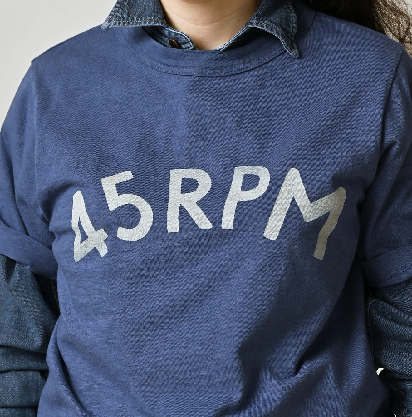 45R(フォーティファイブアール) |ビッグロゴプリントの908Tシャツ