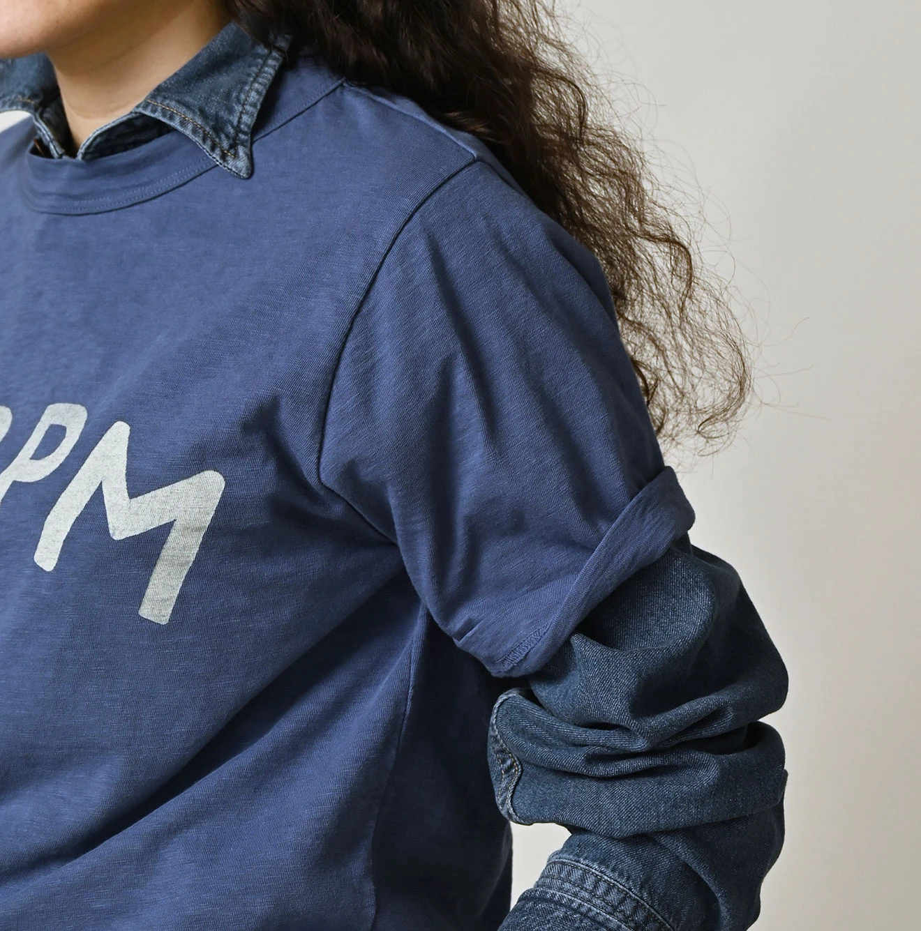 45R(フォーティファイブアール) |ビッグロゴプリントの908Tシャツ