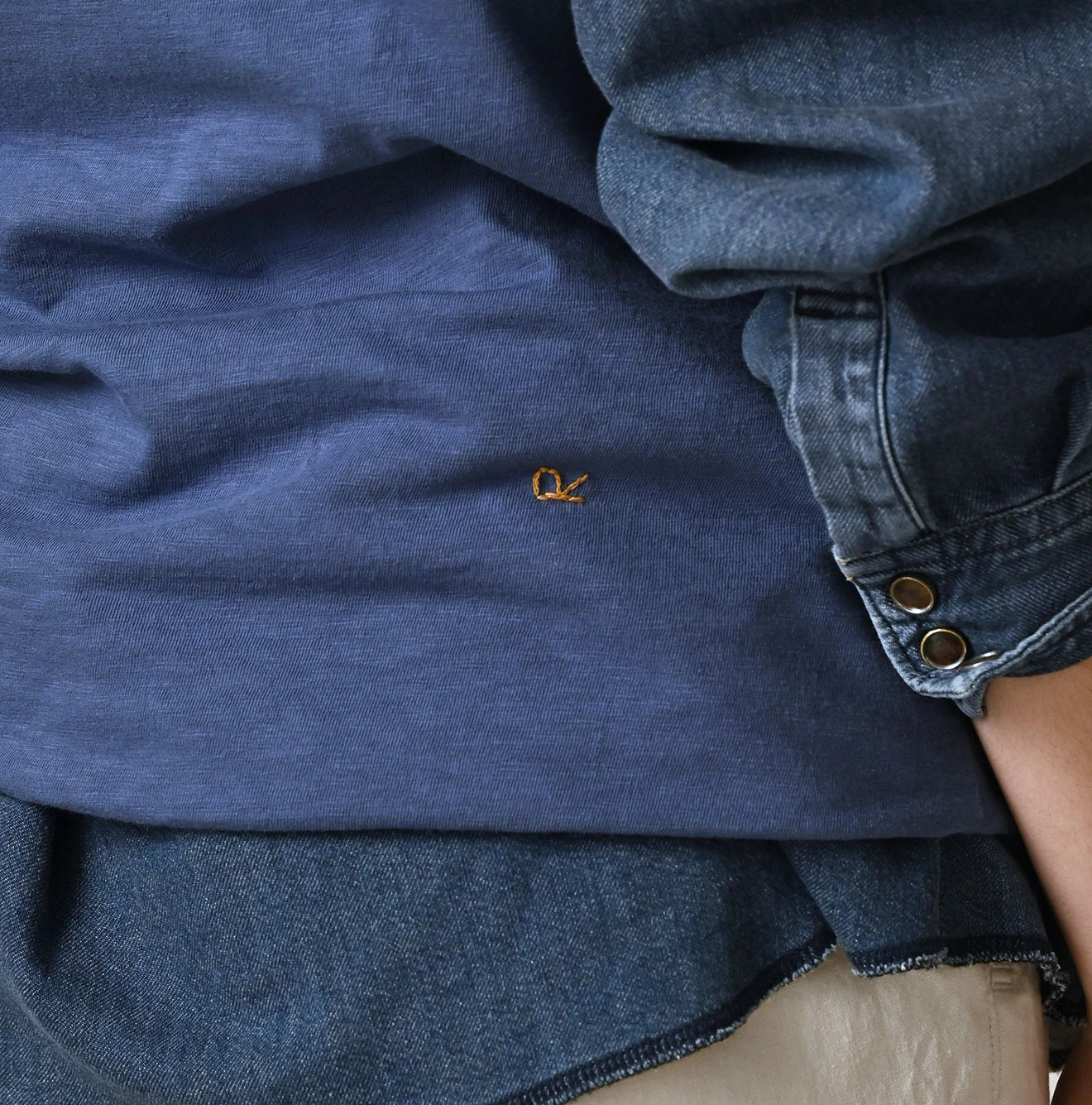 45R(フォーティファイブアール) |ビッグロゴプリントの908Tシャツ