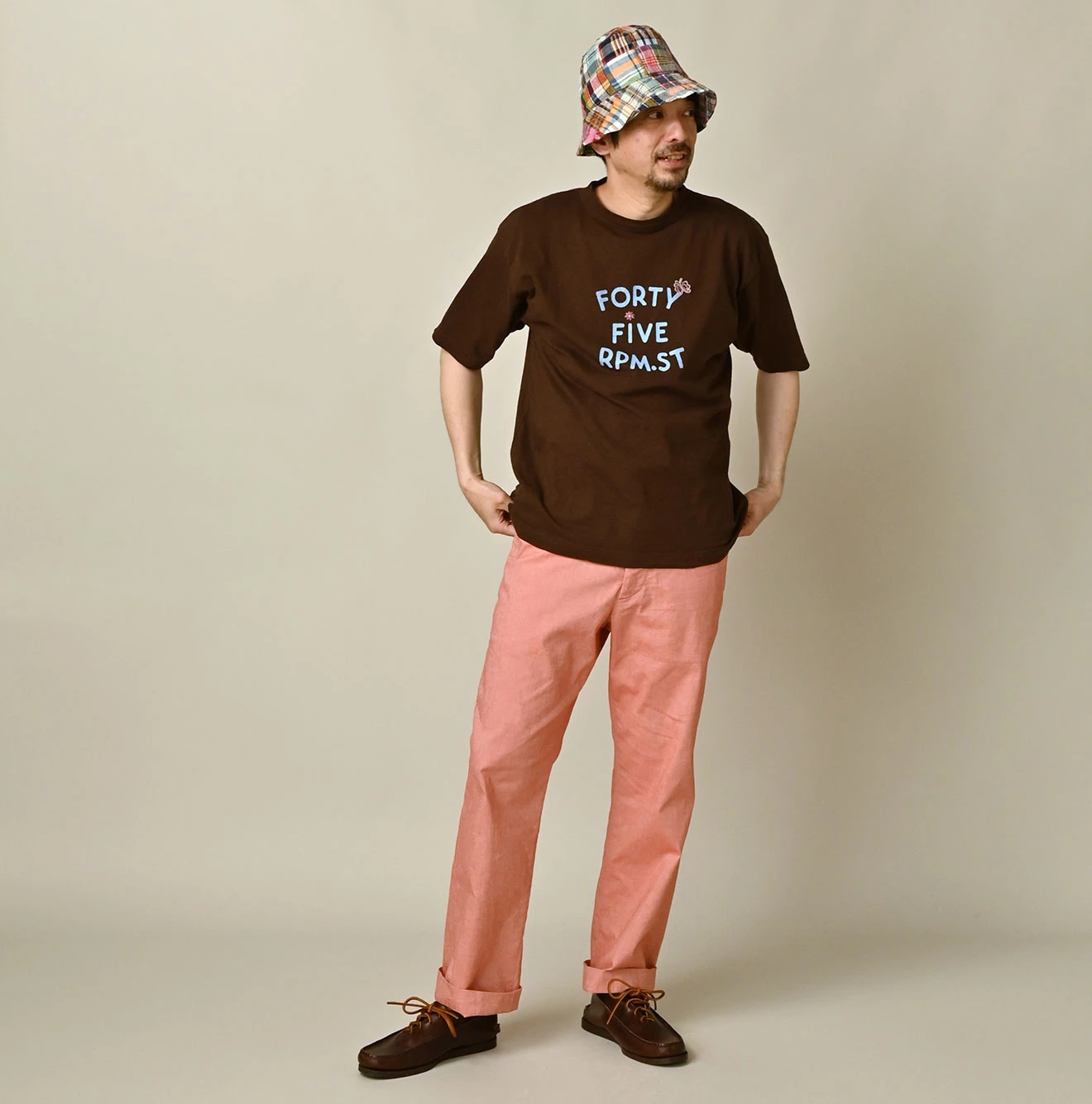 45R(フォーティファイブアール) |アゲハ刺繍ロゴプリントの908Tシャツ