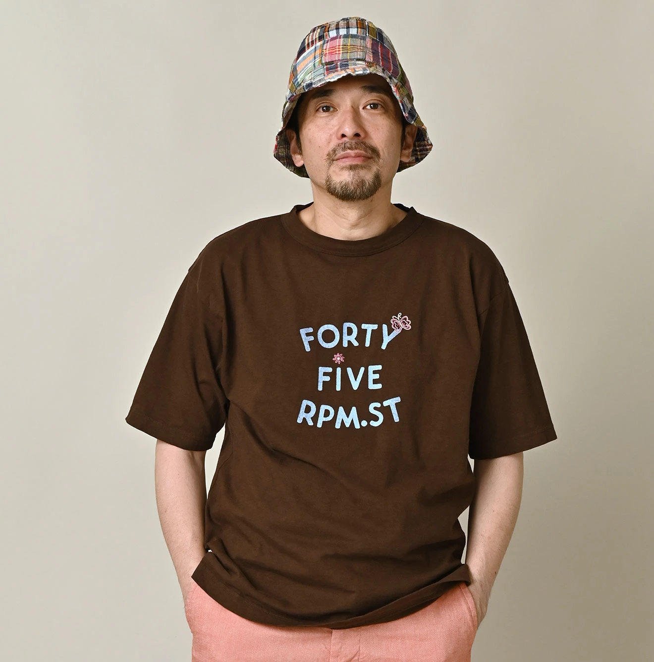 45R(フォーティファイブアール) |アゲハ刺繍ロゴプリントの908Tシャツ