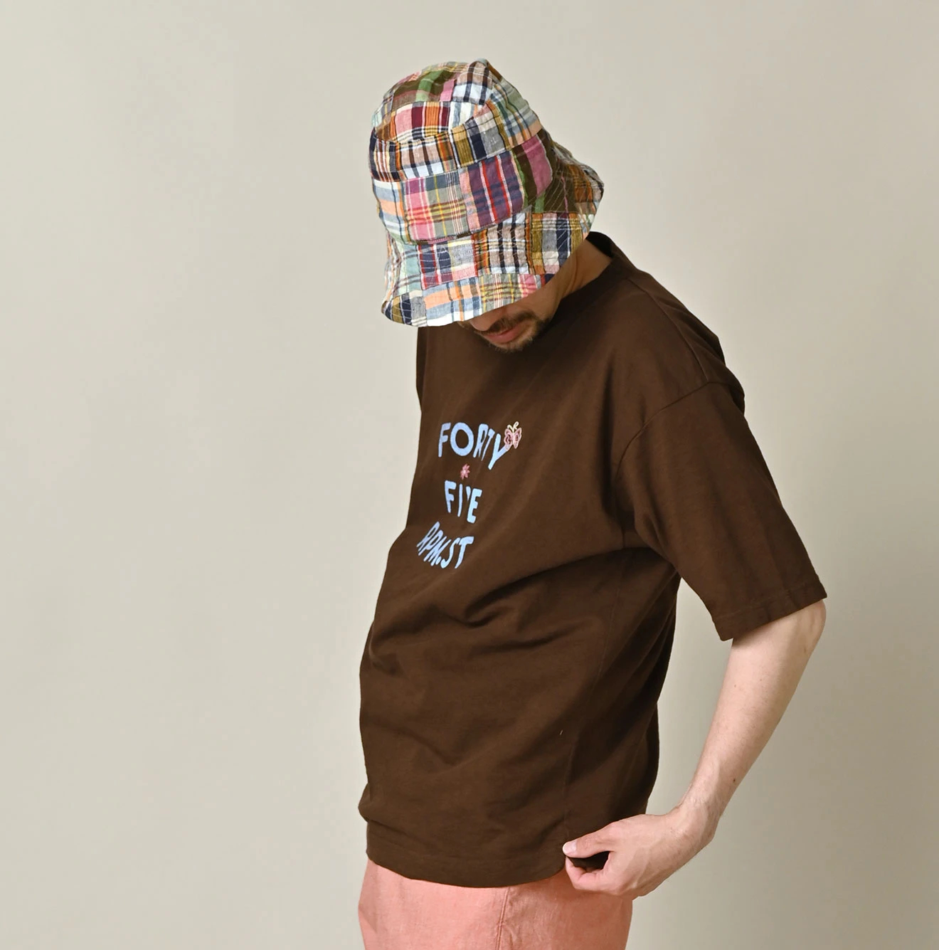 45R(フォーティファイブアール) |アゲハ刺繍ロゴプリントの908Tシャツ