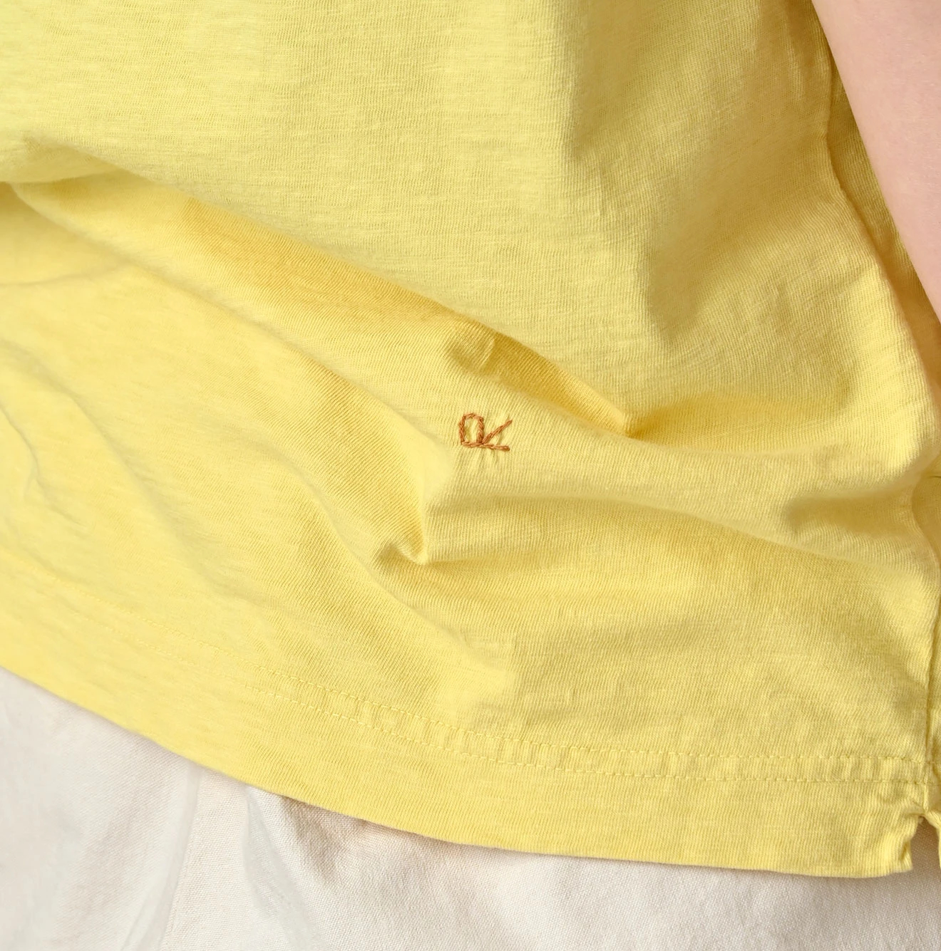 45R(フォーティファイブアール) |アゲハ刺繍ロゴプリントの908Tシャツ