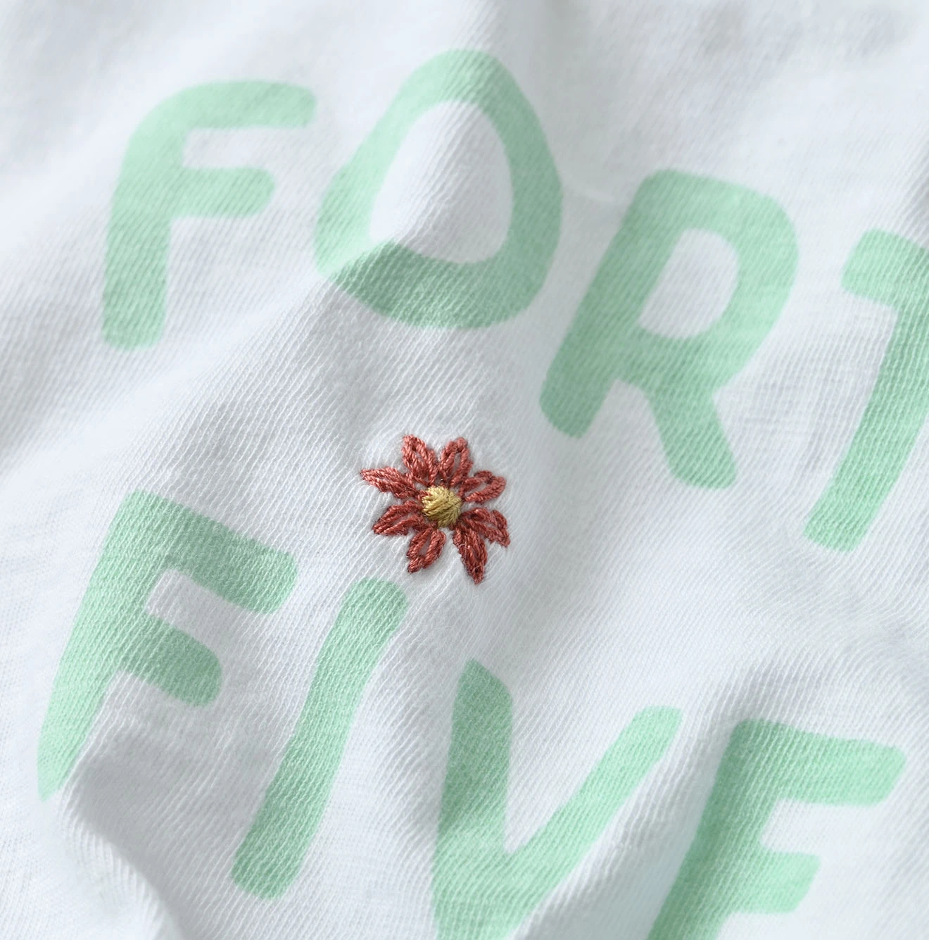 45R(フォーティファイブアール) |アゲハ刺繍ロゴプリントの908Tシャツ