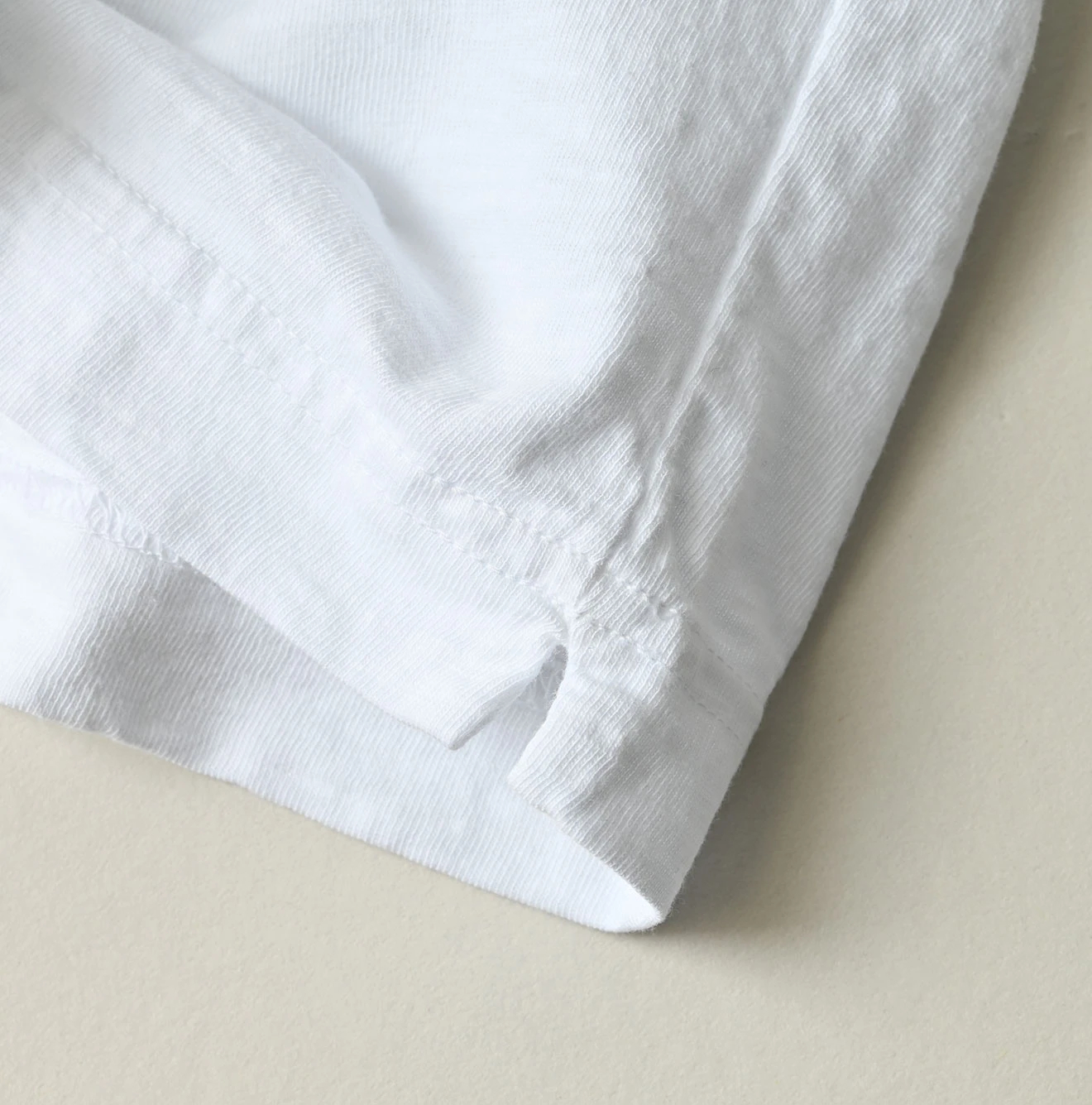 45R(フォーティファイブアール) |アゲハ刺繍ロゴプリントの908Tシャツ