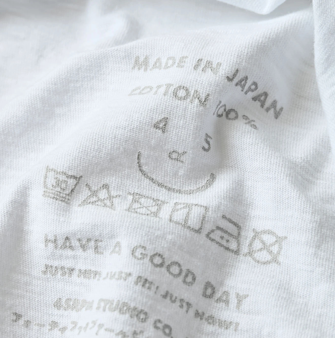 45R(フォーティファイブアール) |アゲハ刺繍ロゴプリントの908Tシャツ