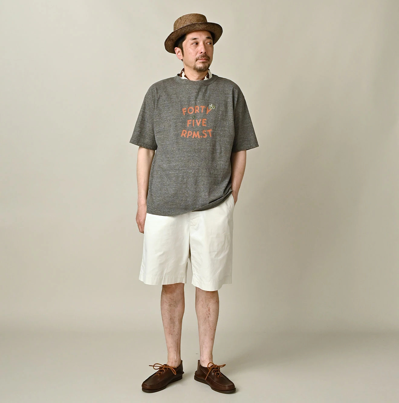 45R(フォーティファイブアール) |アゲハ刺繍ロゴプリントの908Tシャツ（トップ）