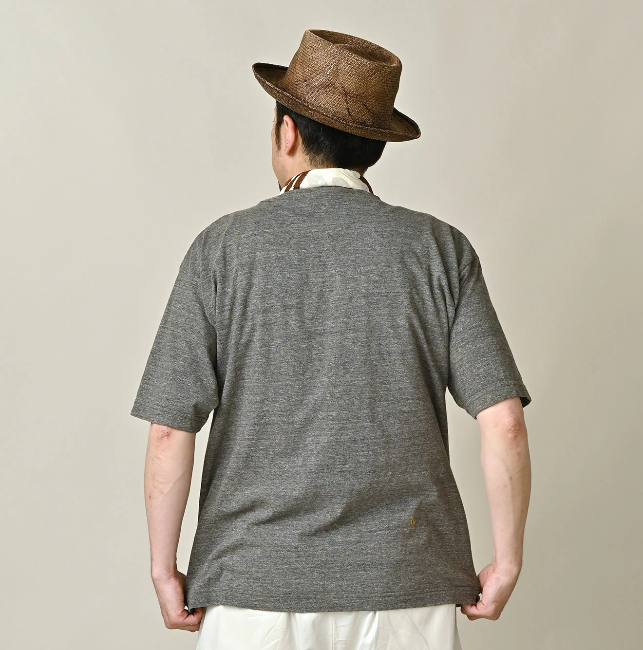 45R(フォーティファイブアール) |アゲハ刺繍ロゴプリントの908Tシャツ（トップ）