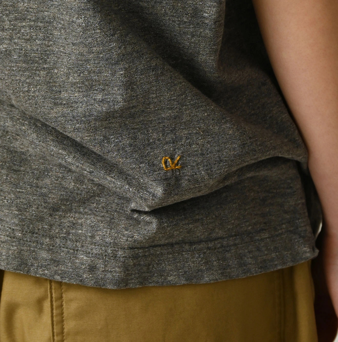 45R(フォーティファイブアール) |アゲハ刺繍ロゴプリントの908Tシャツ（トップ）