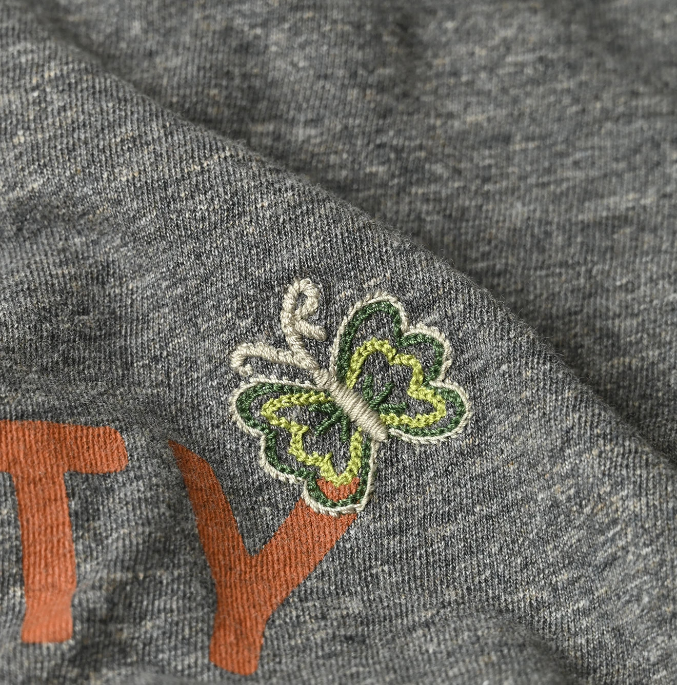 45R(フォーティファイブアール) |アゲハ刺繍ロゴプリントの908Tシャツ（トップ）