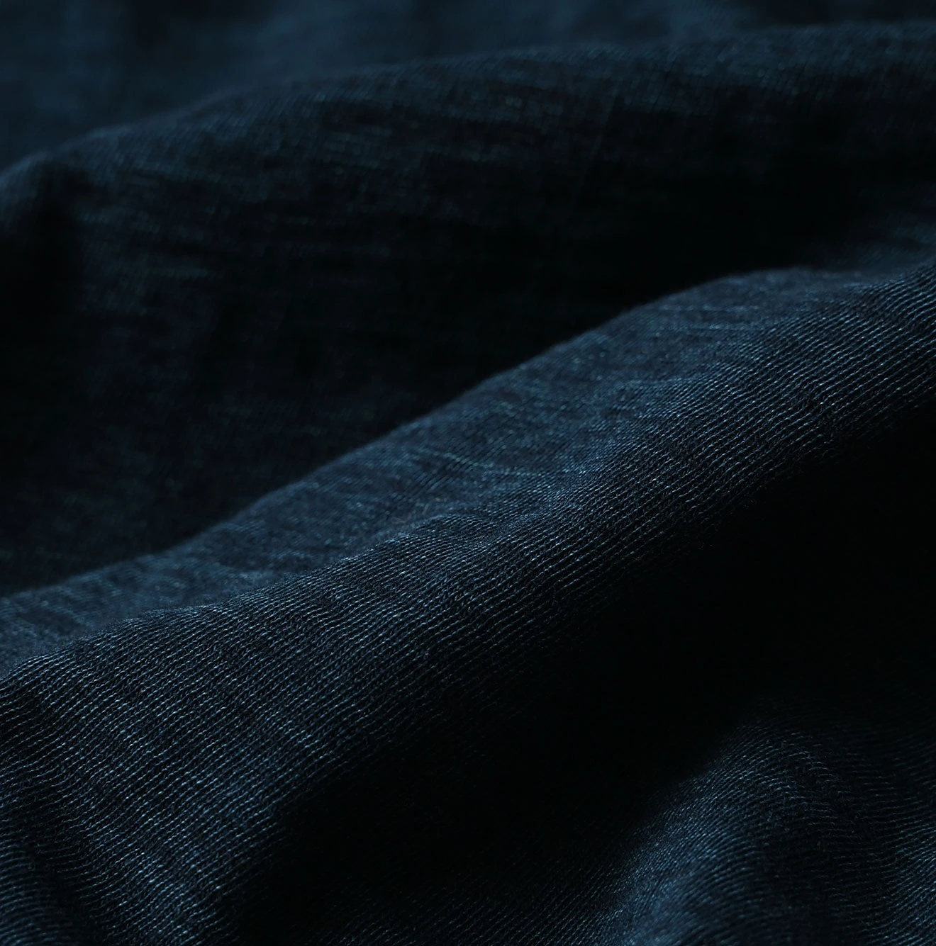 45R(フォーティファイブアール) |アゲハ刺繍ロゴプリントの908Tシャツ（インディゴ）