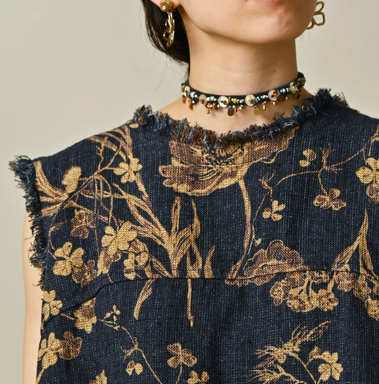 45R(フォーティファイブアール) |ギマゴザダックリンネルプリントのノースリーブトップ（インディゴ）