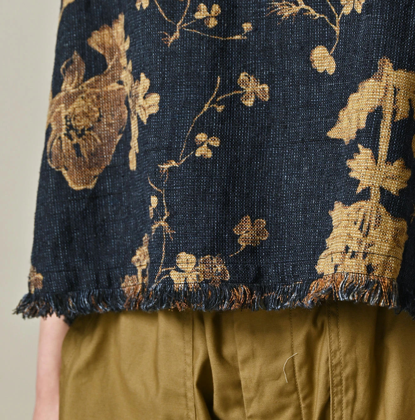 45R(フォーティファイブアール) |ギマゴザダックリンネルプリントのノースリーブトップ（インディゴ）