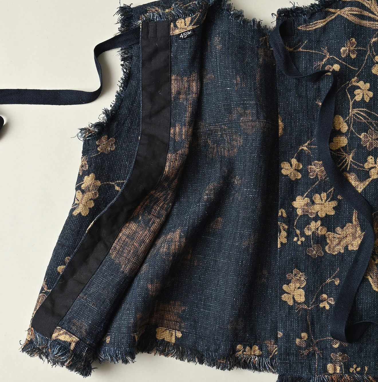 45R(フォーティファイブアール) |ギマゴザダックリンネルプリントのノースリーブトップ（インディゴ）