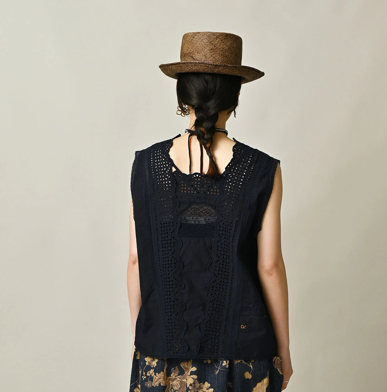 45R(フォーティファイブアール) |バチストカットワークのノースリーブトップ（インディゴ）