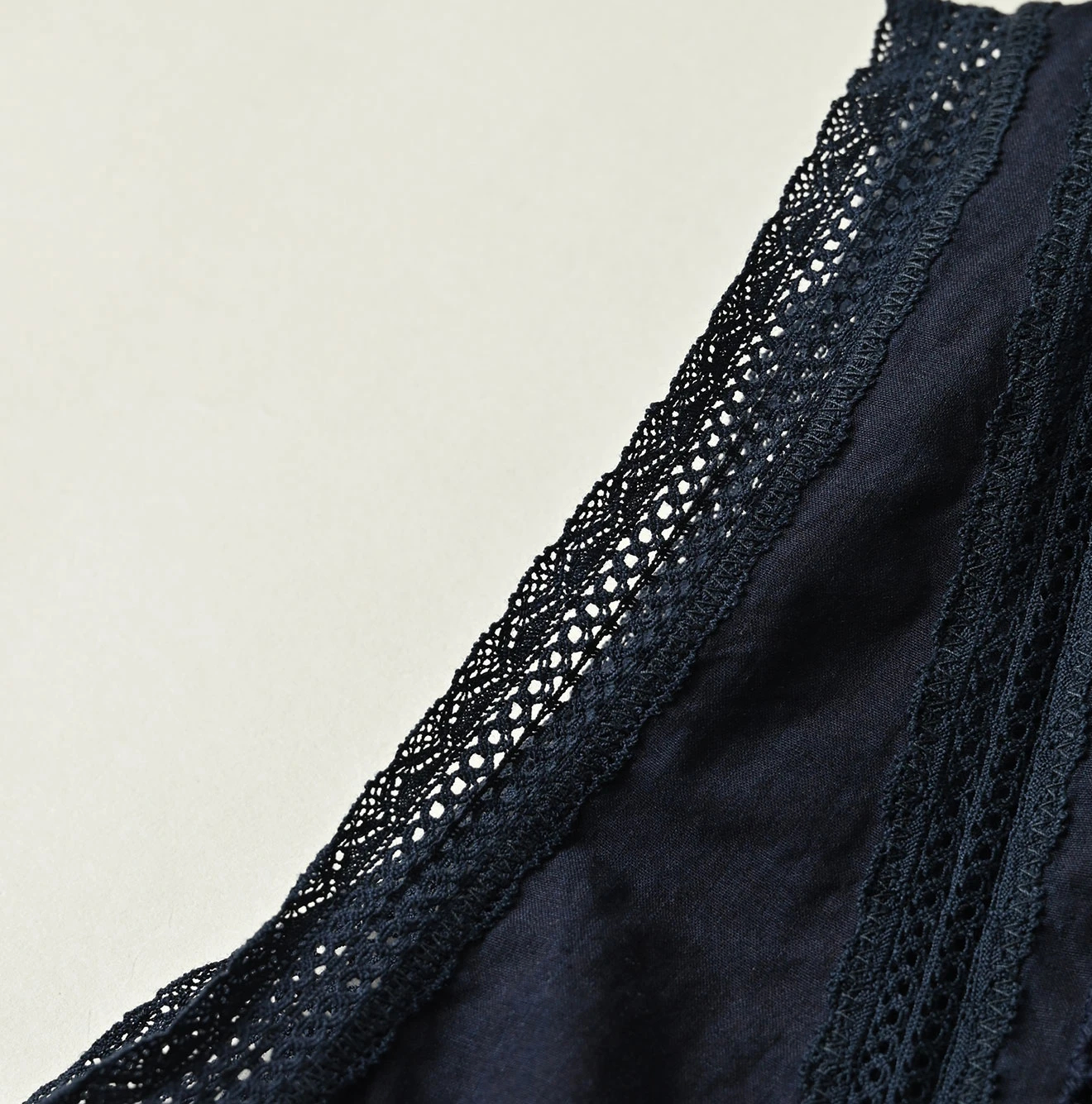 45R(フォーティファイブアール) |バチストカットワークのノースリーブトップ（インディゴ）