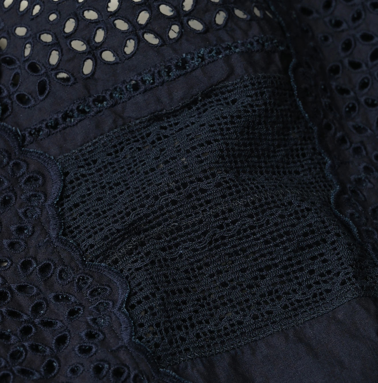 45R(フォーティファイブアール) |バチストカットワークのノースリーブトップ（インディゴ）