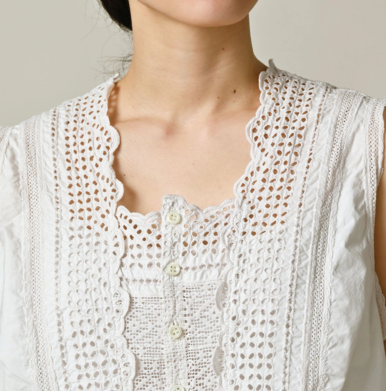 45R(フォーティファイブアール) |バチストカットワークのノースリーブトップ