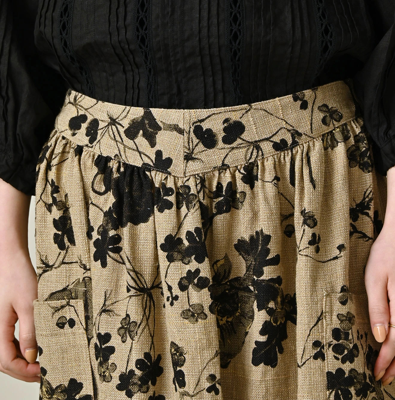 45R(フォーティファイブアール) |ギマゴザダックリンネルプリントのイージーエプロンスカート