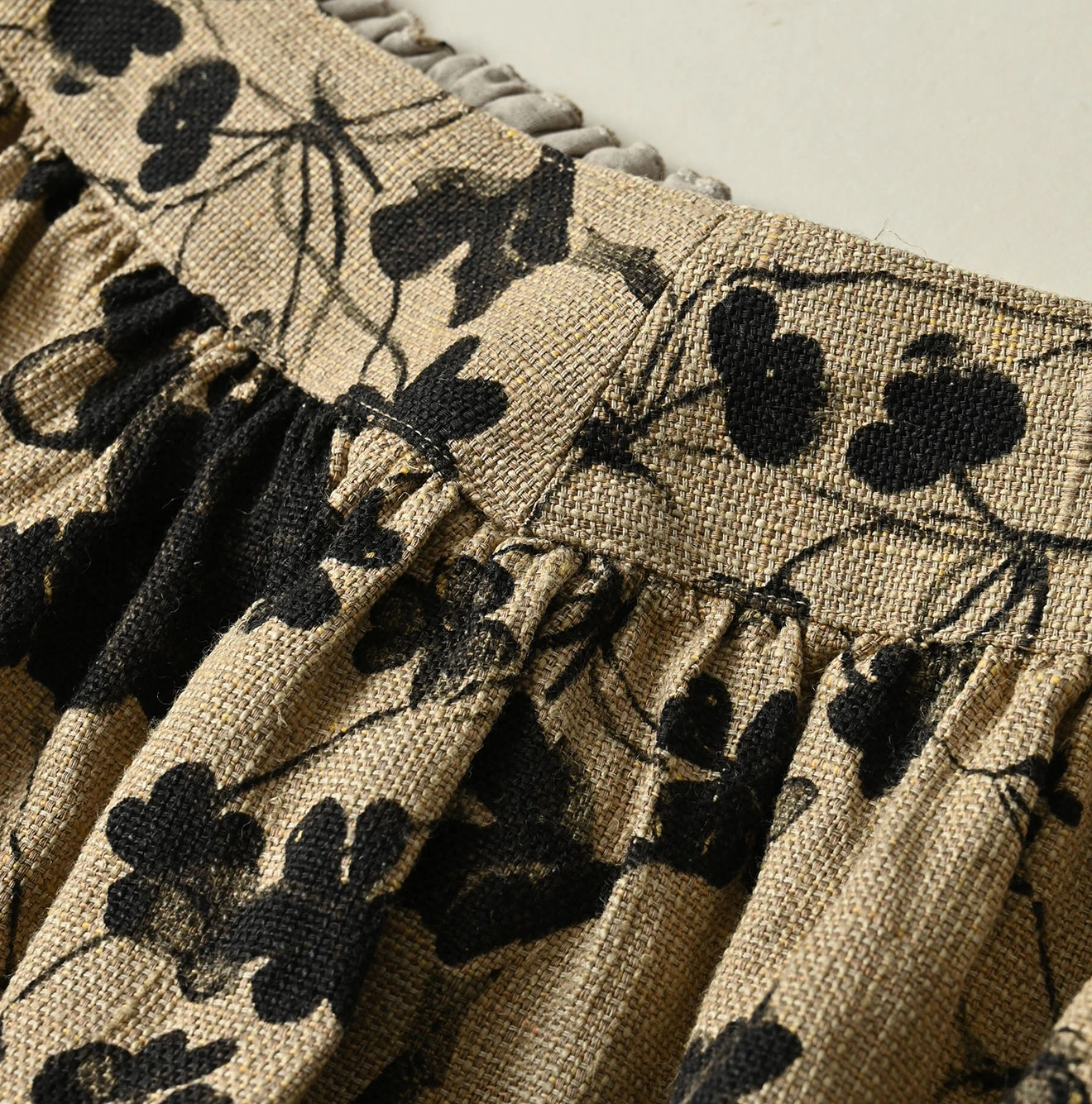 45R(フォーティファイブアール) |ギマゴザダックリンネルプリントのイージーエプロンスカート