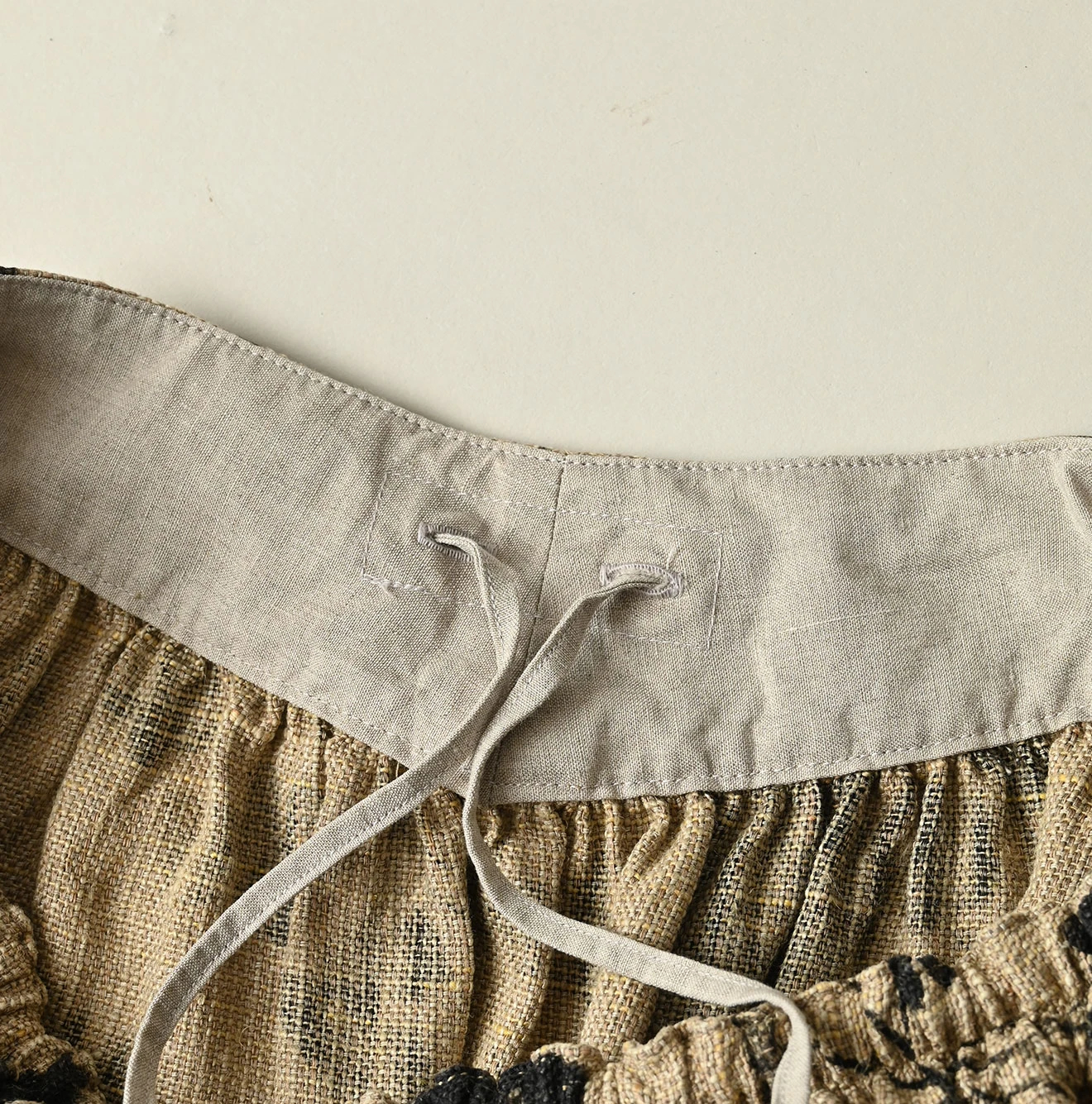 45R(フォーティファイブアール) |ギマゴザダックリンネルプリントのイージーエプロンスカート