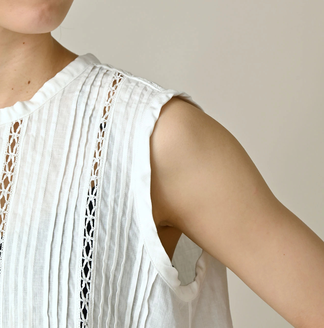 45R(フォーティファイブアール) |リネンのピンタックレースノースリーブトップ